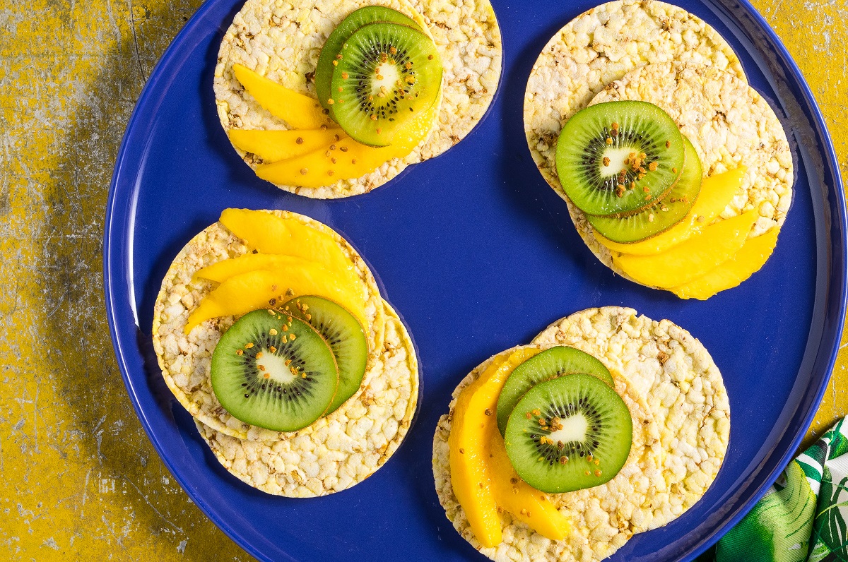 Mango & Kiwi fruit on CORN THINS slices