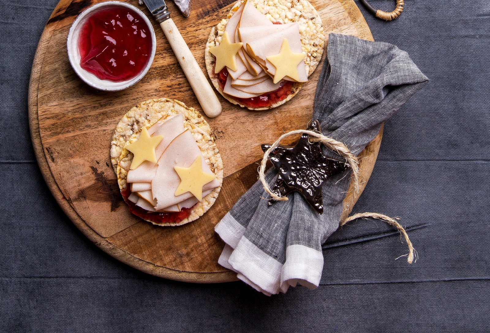 Turkey, Cranberry & Tasty Cheese as a lunch topping for CORN THINS